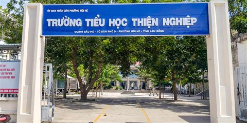 Cổng trường Tiểu học Thiện Nghiệp