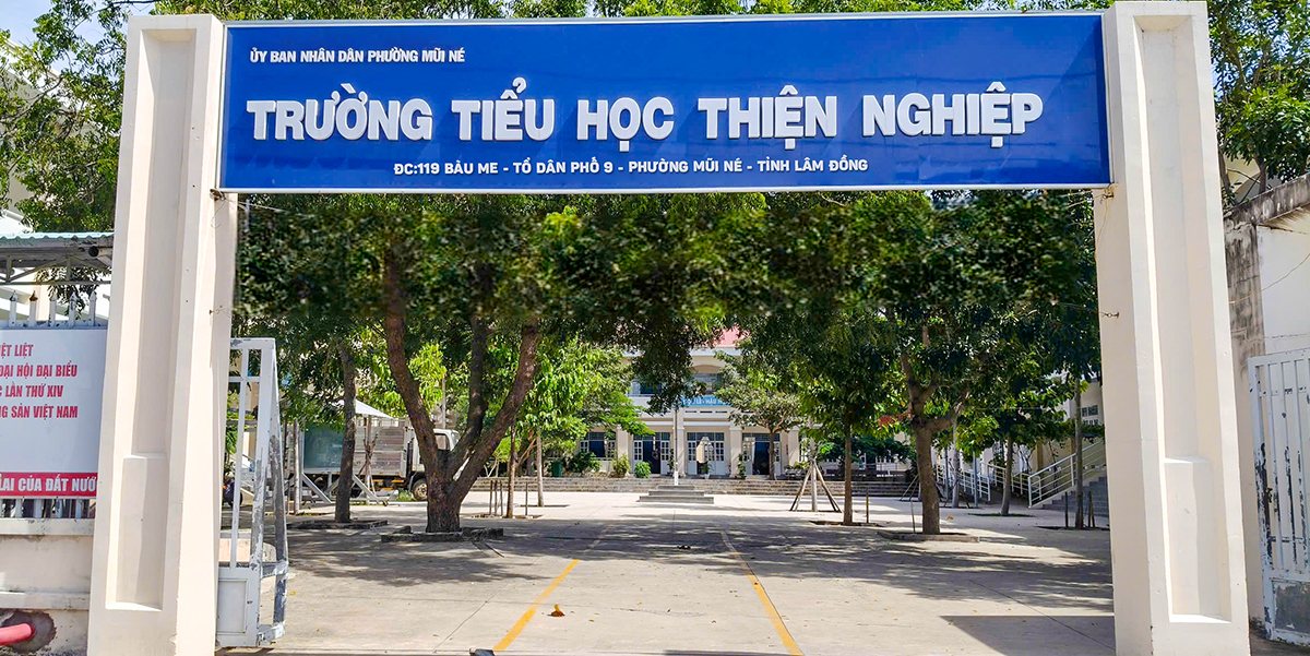 Cổng Trường Tiểu học Thiện Nghiệp