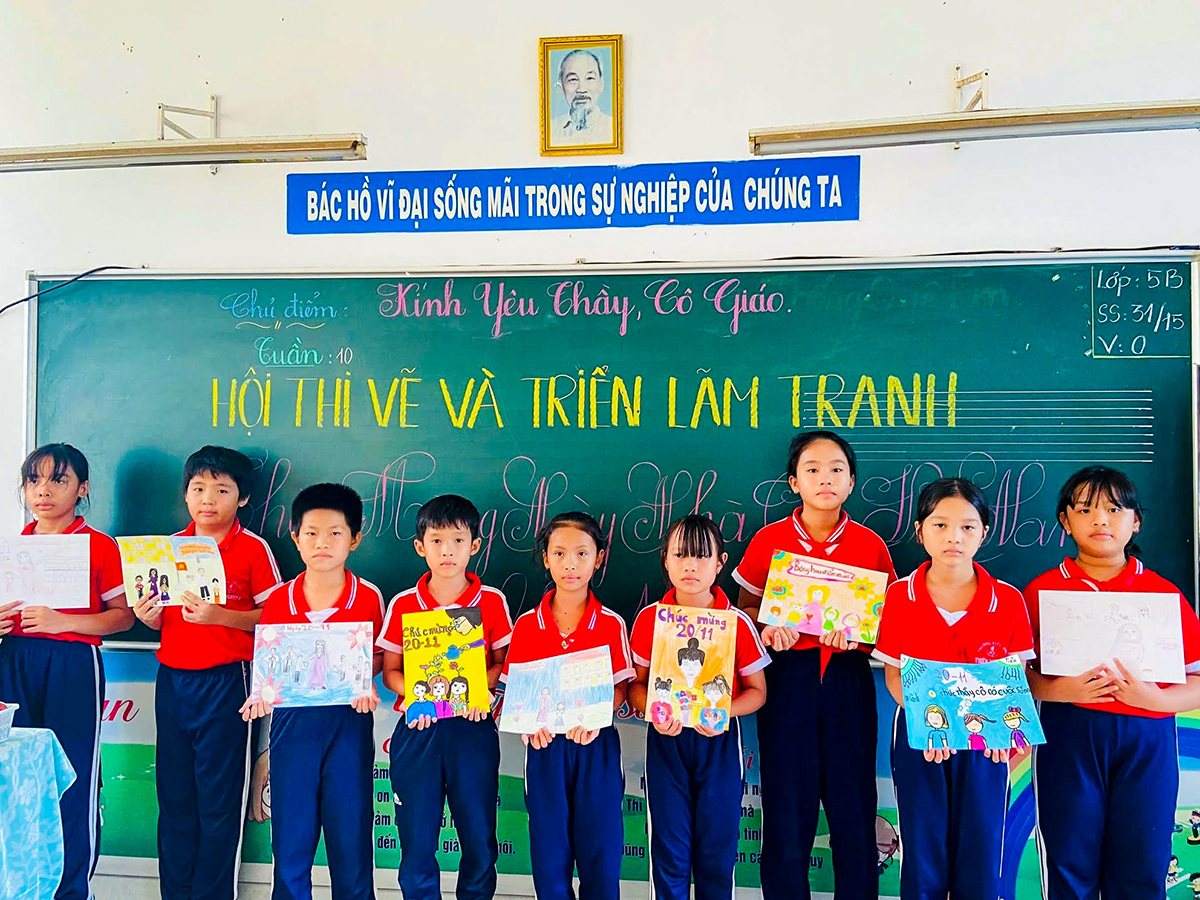 Hội thi vẽ và triển lãm tranh chủ điểm “Kính yêu thầy cô giáo”