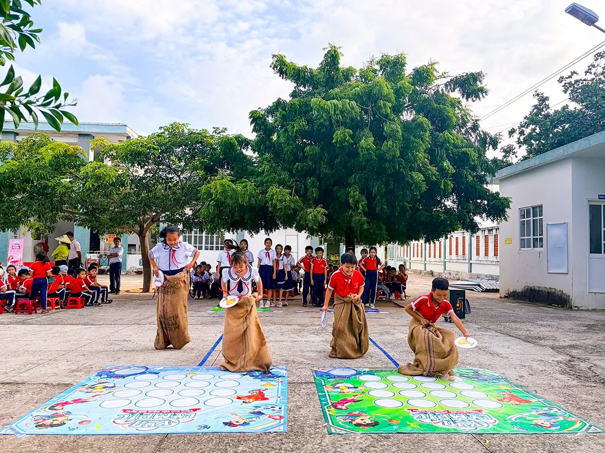 Trò chơi vận động trong ngày hội ngoài trời